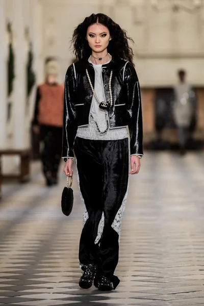 Look 32